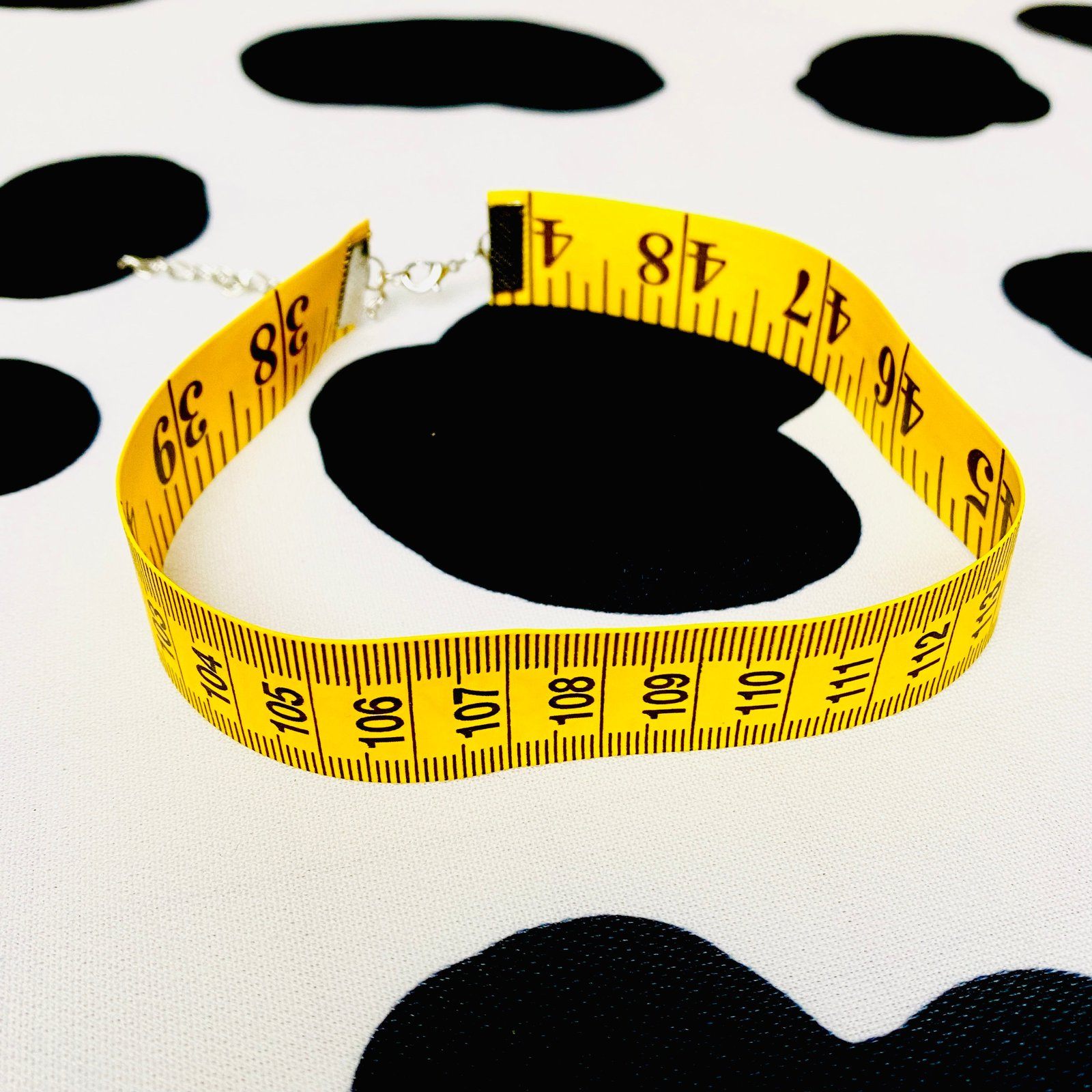 Donnez-leur un collier ras du cou d'un pouce 