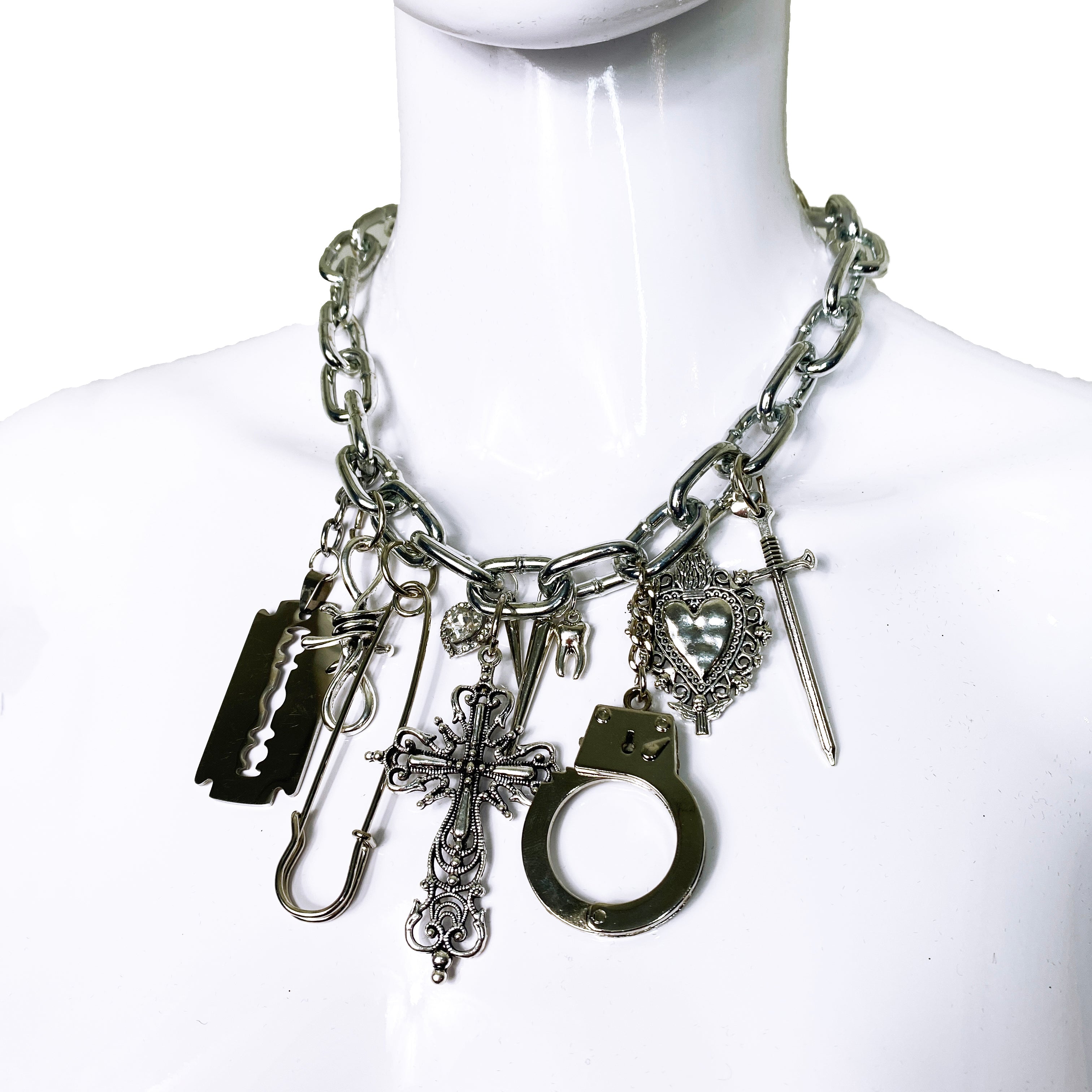 Collier ras du cou à breloques Punk Junk 